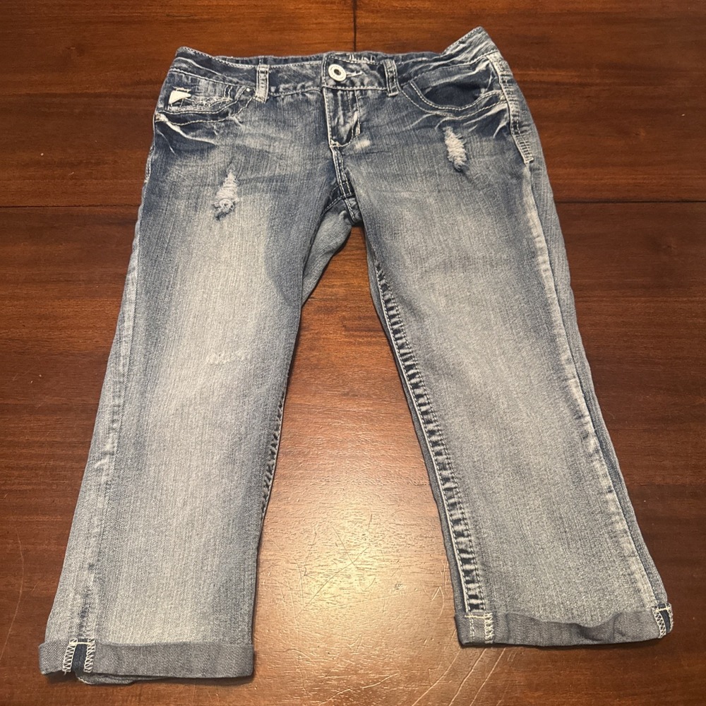 Amethyst Juniors Size 5 Distressed Capri Jeans Blue Stretch Denim Cuffed
